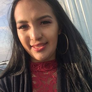 Meet your Posher, Deyanira